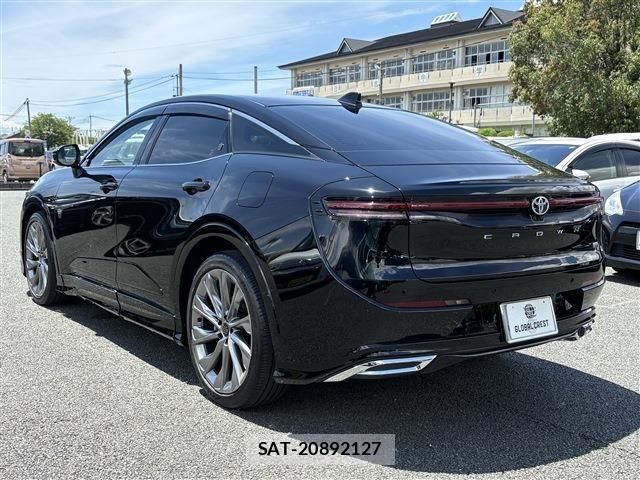 Toyota Crown Crossover 2023-03 7875868-7