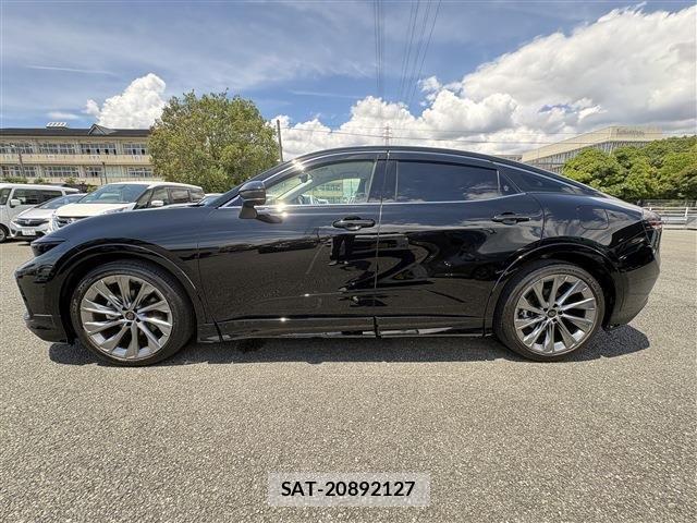 Toyota Crown Crossover 2023-03 7875868-8