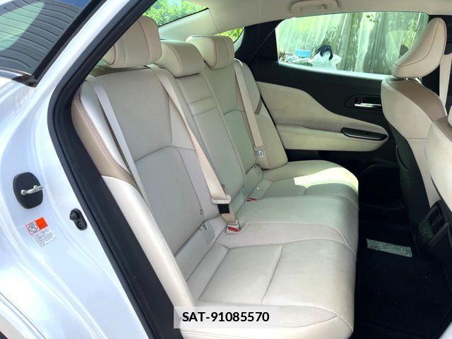 Toyota Crown Crossover 2023-03 7875871-13