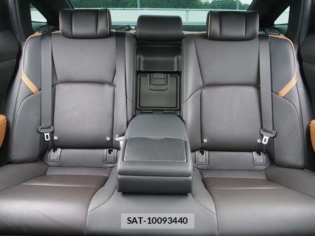 Toyota Crown Crossover 2023-02 7875870-12