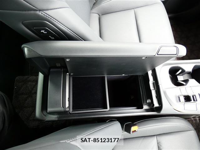 Toyota Crown Crossover 2024-01 7875869-11