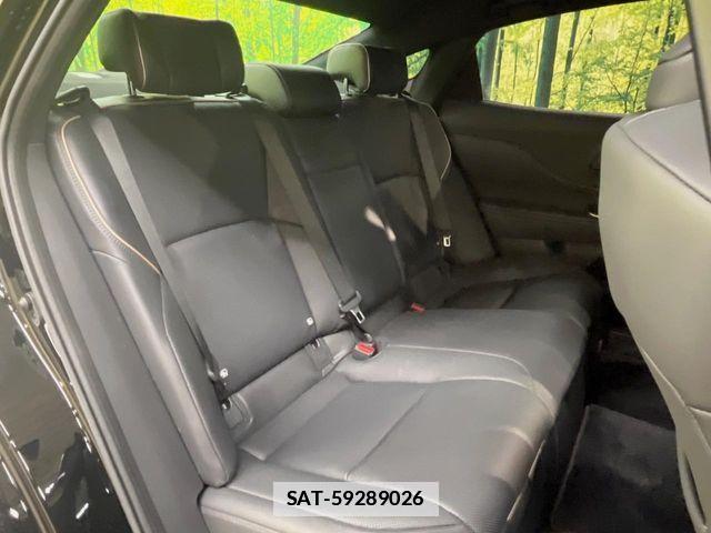 Toyota Crown Crossover 2023-07 7902442-9