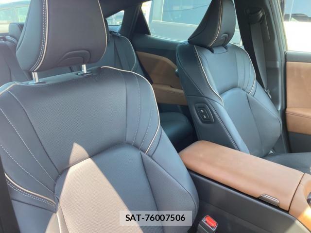 Toyota Crown Crossover 2024-10 7978859-11
