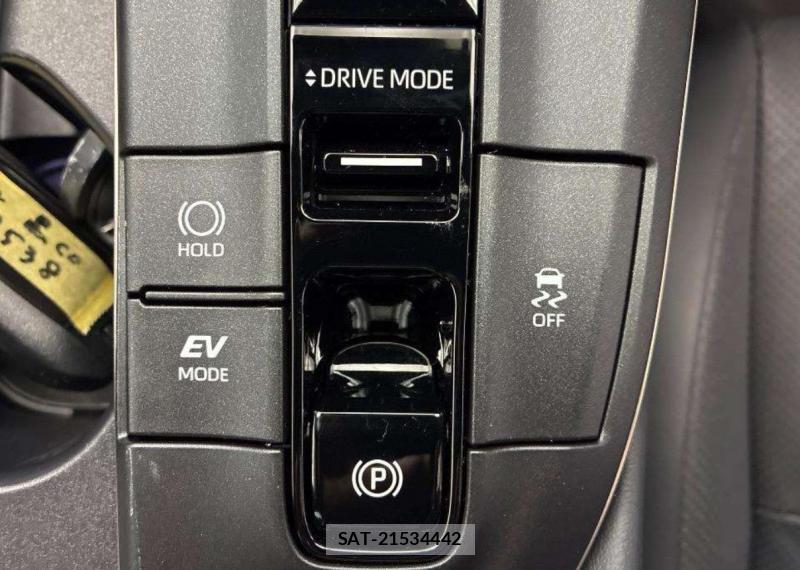 Toyota Crown Crossover 2023-10 8029796-8