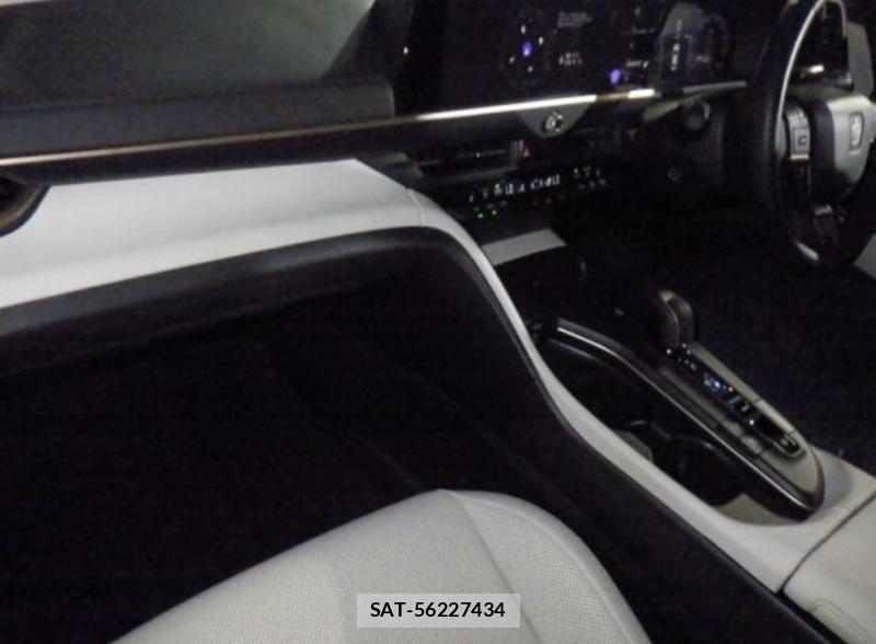 Toyota Crown Crossover 2023-01 8029581-4