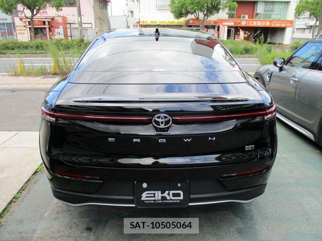 Toyota Crown Crossover 2022-10 8034992-4