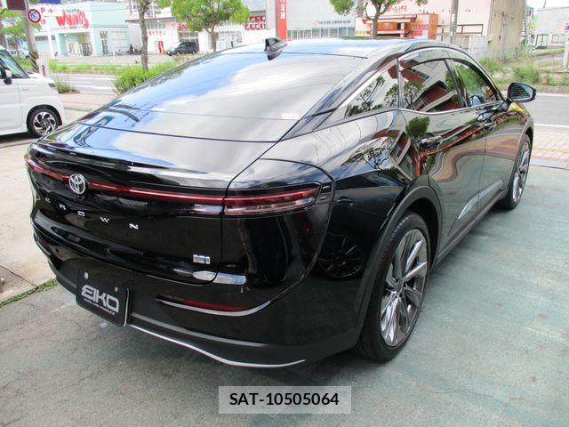 Toyota Crown Crossover 2022-10 8034992-5