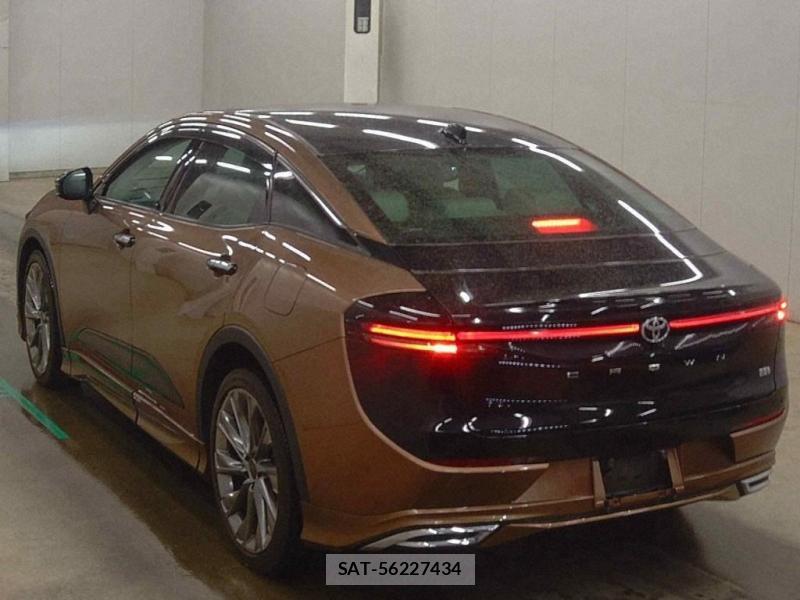 Toyota Crown Crossover 2023-01 8029581-2