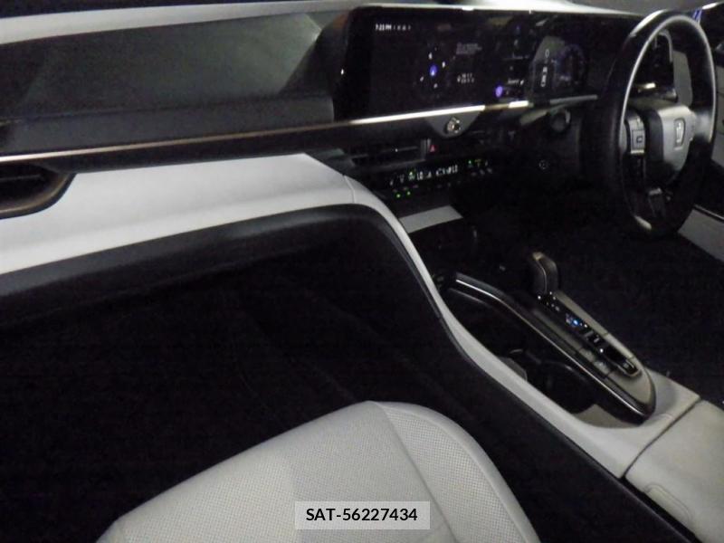 Toyota Crown Crossover 2023-01 8029581-4