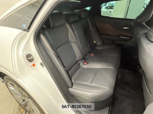 Toyota Crown Crossover 2023-10 8073354-8