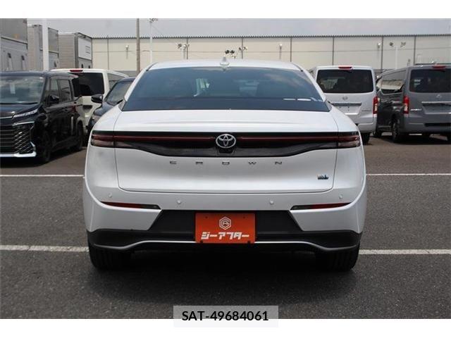 Toyota Crown Crossover 2023-09 8073357-12