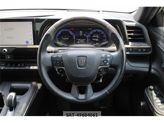 Toyota Crown Crossover 2023-09 8073357-27