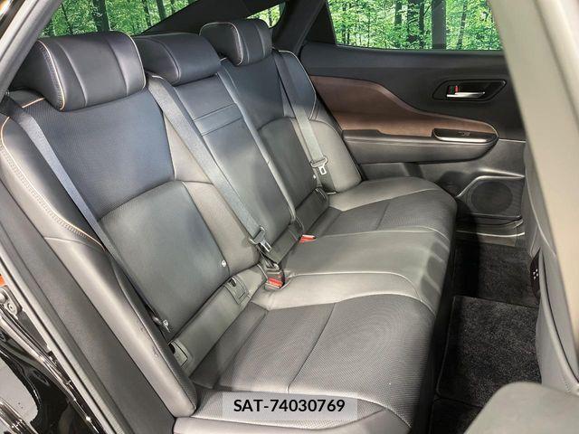 Toyota Crown Crossover 2023-01 8073355-9