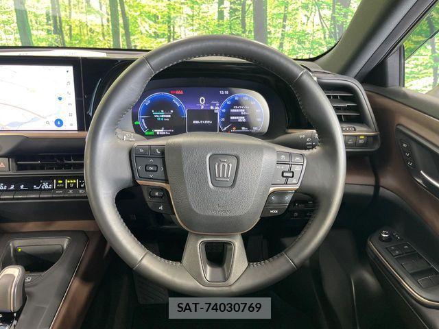 Toyota Crown Crossover 2023-01 8073355-11