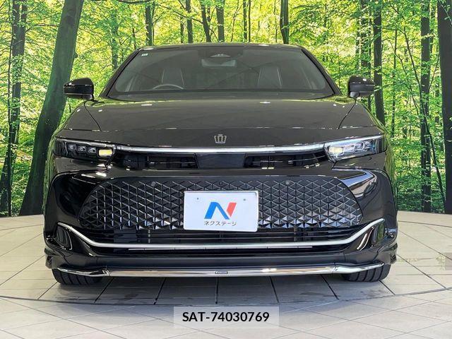 Toyota Crown Crossover 2023-01 8073355-14