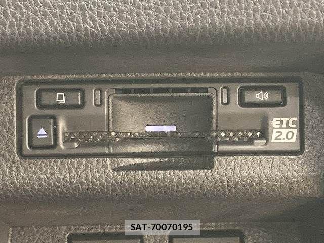 Toyota Crown Crossover 2022-12 8073356-11
