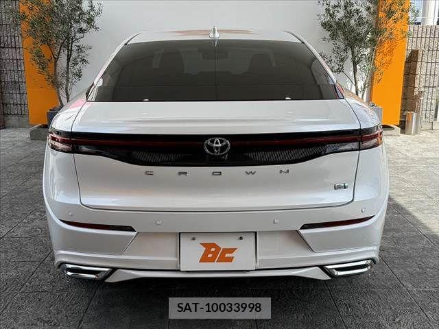 Toyota Crown Crossover 2023-07 8073352-13