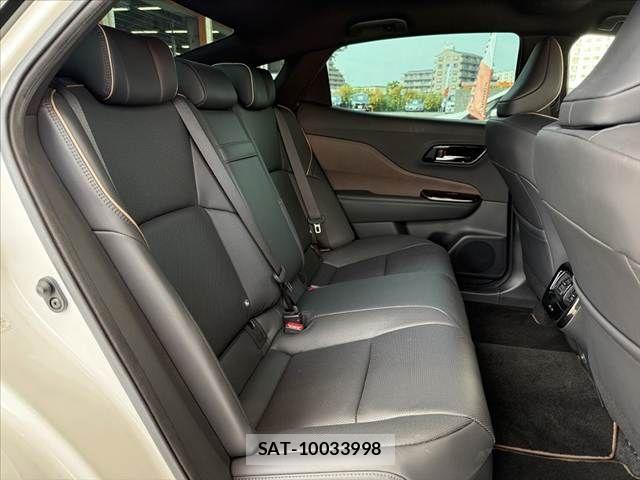 Toyota Crown Crossover 2023-07 8073352-17