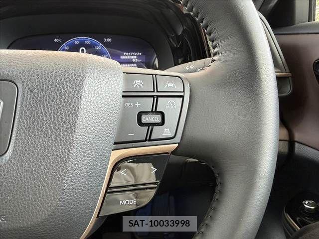 Toyota Crown Crossover 2023-07 8073352-25