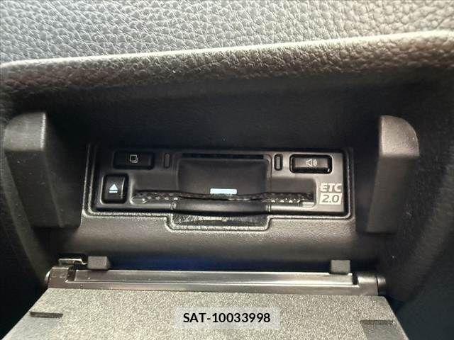 Toyota Crown Crossover 2023-07 8073352-29
