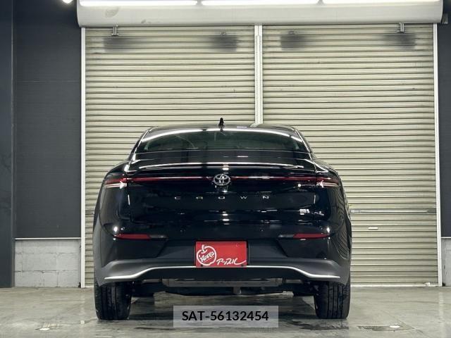 Toyota Crown Crossover 2023-07 8098627-4