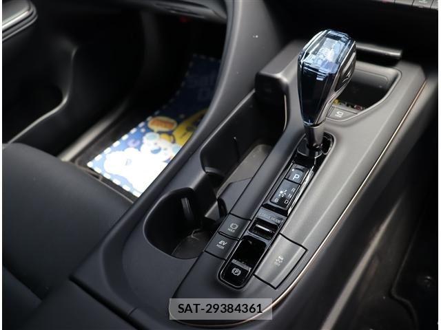 Toyota Crown Crossover 2022-10 8098625-16