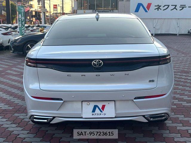 Toyota Crown Crossover 2024-03 8129485-14