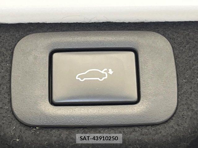 Toyota Crown Crossover 2022-12 8129488-11