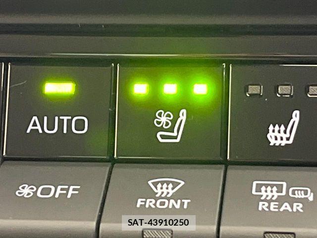 Toyota Crown Crossover 2022-12 8129488-12