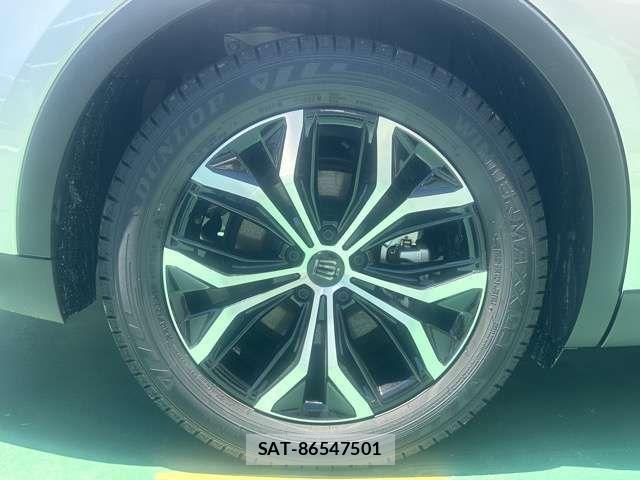 Toyota Crown Crossover 2025-03 8129491-13