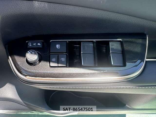 Toyota Crown Crossover 2025-03 8129491-15