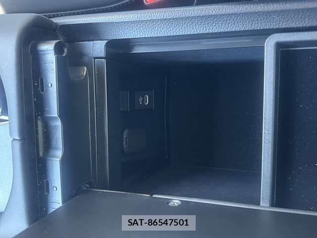 Toyota Crown Crossover 2025-03 8129491-18