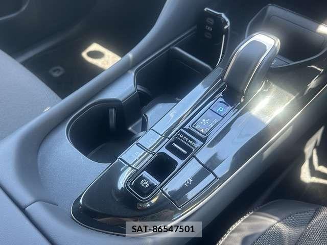 Toyota Crown Crossover 2025-03 8129491-19
