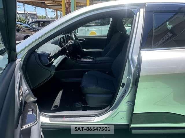 Toyota Crown Crossover 2025-03 8129491-4