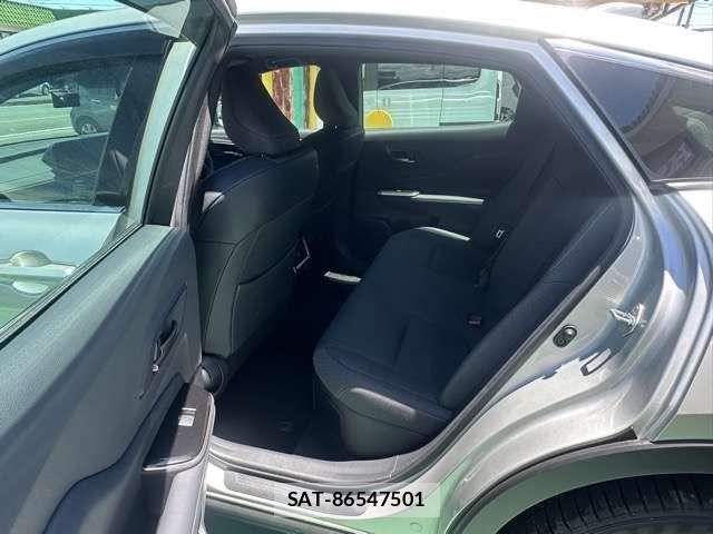 Toyota Crown Crossover 2025-03 8129491-5
