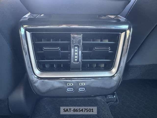 Toyota Crown Crossover 2025-03 8129491-6