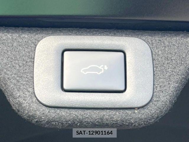 Toyota Crown Crossover 2024-03 8145618-9