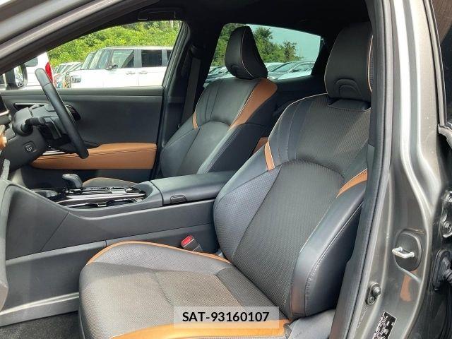 Toyota Crown Crossover 2023-01 8206988-10