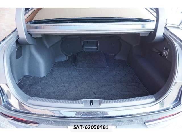 Toyota Crown Crossover 2023-02 8206989-8