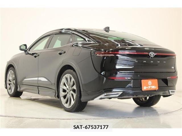 Toyota Crown Crossover 2023-01 8206999-10