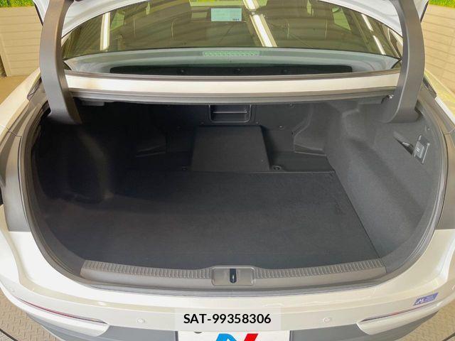 Toyota Crown Crossover 2023-04 8206986-9