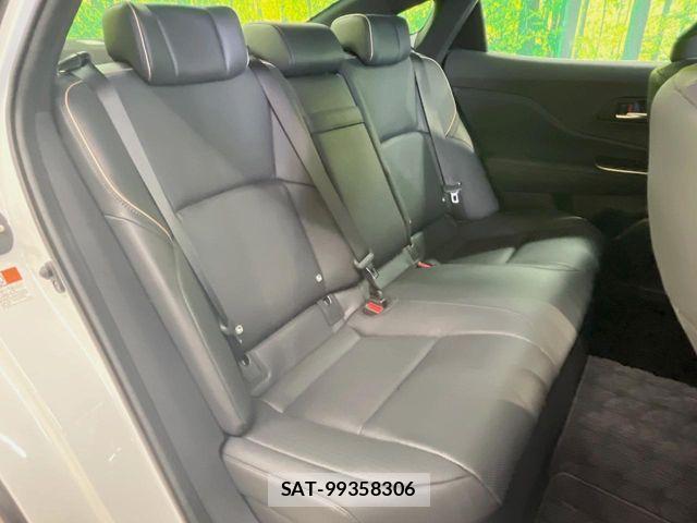 Toyota Crown Crossover 2023-04 8206986-8