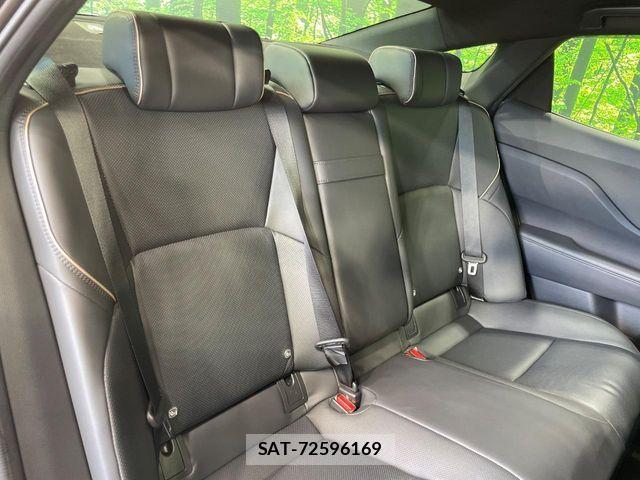 Toyota Crown Crossover 2023-02 8206987-8