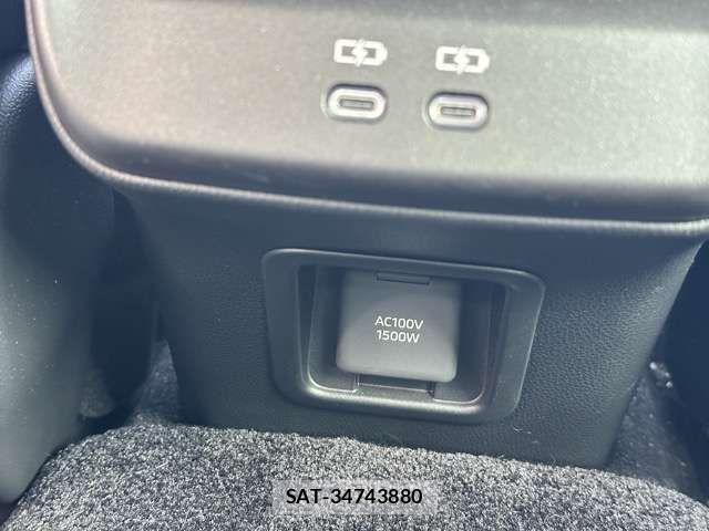 Toyota Crown Crossover 2023-12 8206998-9
