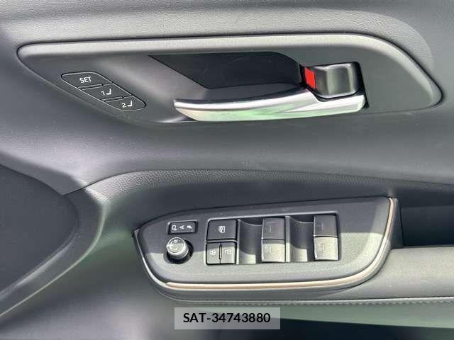 Toyota Crown Crossover 2023-12 8206998-19