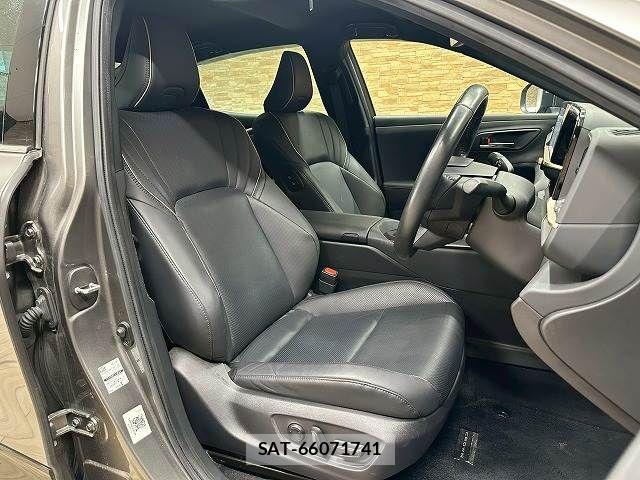 Toyota Crown Crossover 2022-10 8244896-4