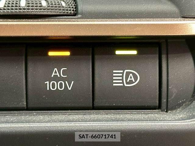 Toyota Crown Crossover 2022-10 8244896-8