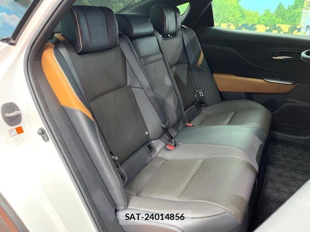Toyota Crown Crossover 2023-07 8244892-11
