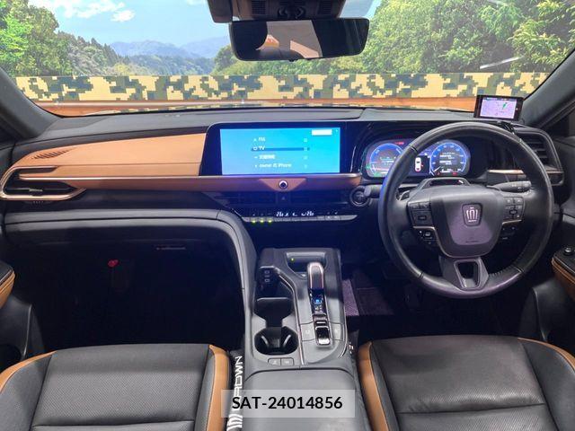 Toyota Crown Crossover 2023-07 8244892-1