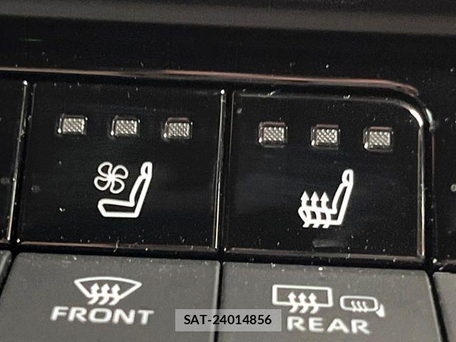 Toyota Crown Crossover 2023-07 8244892-8